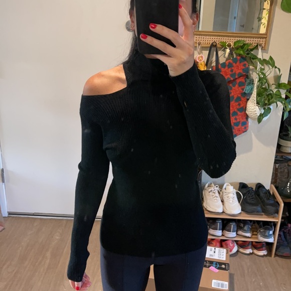 Verge girl cold shoulder turtleneck - Picture 3 of 4